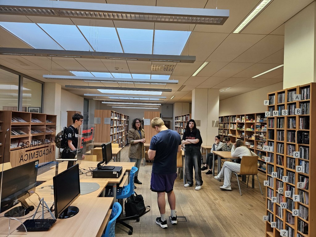 lekcja w bibliotece